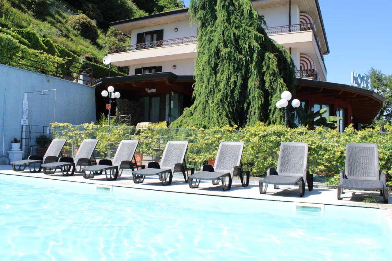 Lo Scoiattolo Hotel Massino Visconti Exterior photo