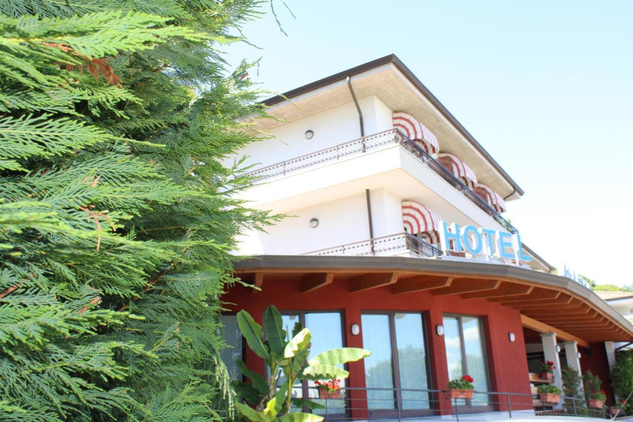 Lo Scoiattolo Hotel Massino Visconti Exterior photo
