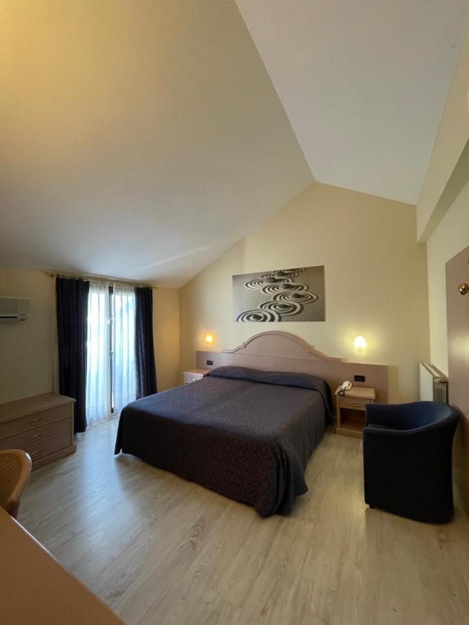 Lo Scoiattolo Hotel Massino Visconti Exterior photo