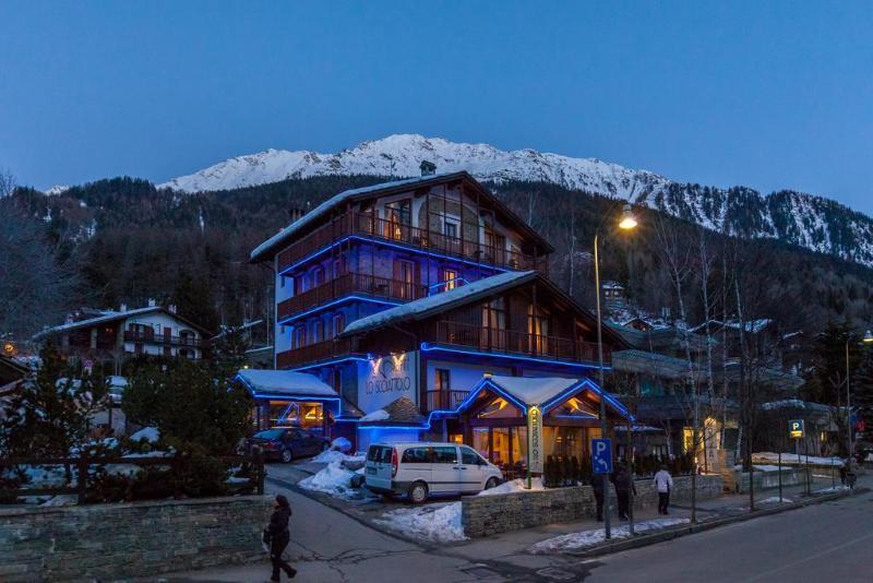 Lo Scoiattolo Hotel Massino Visconti Exterior photo