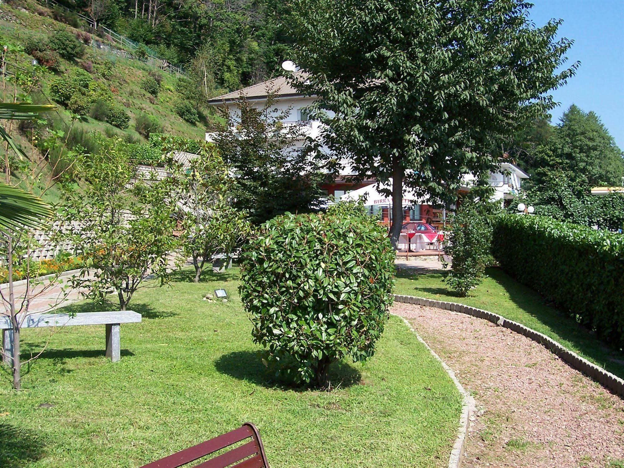 Lo Scoiattolo Hotel Massino Visconti Exterior photo